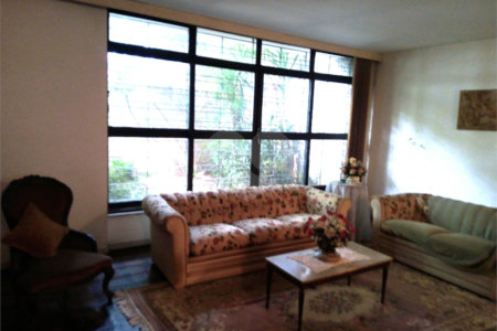 Sobrado à venda com 4 quartos, sendo 1 suíte, em Vila Cordeiro, São Paulo, SP
