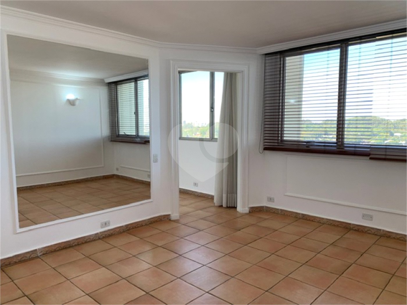 Apartamento à venda com 3 quartos, sendo 1 suíte, em Alto da Boa Vista, São Paulo, SP