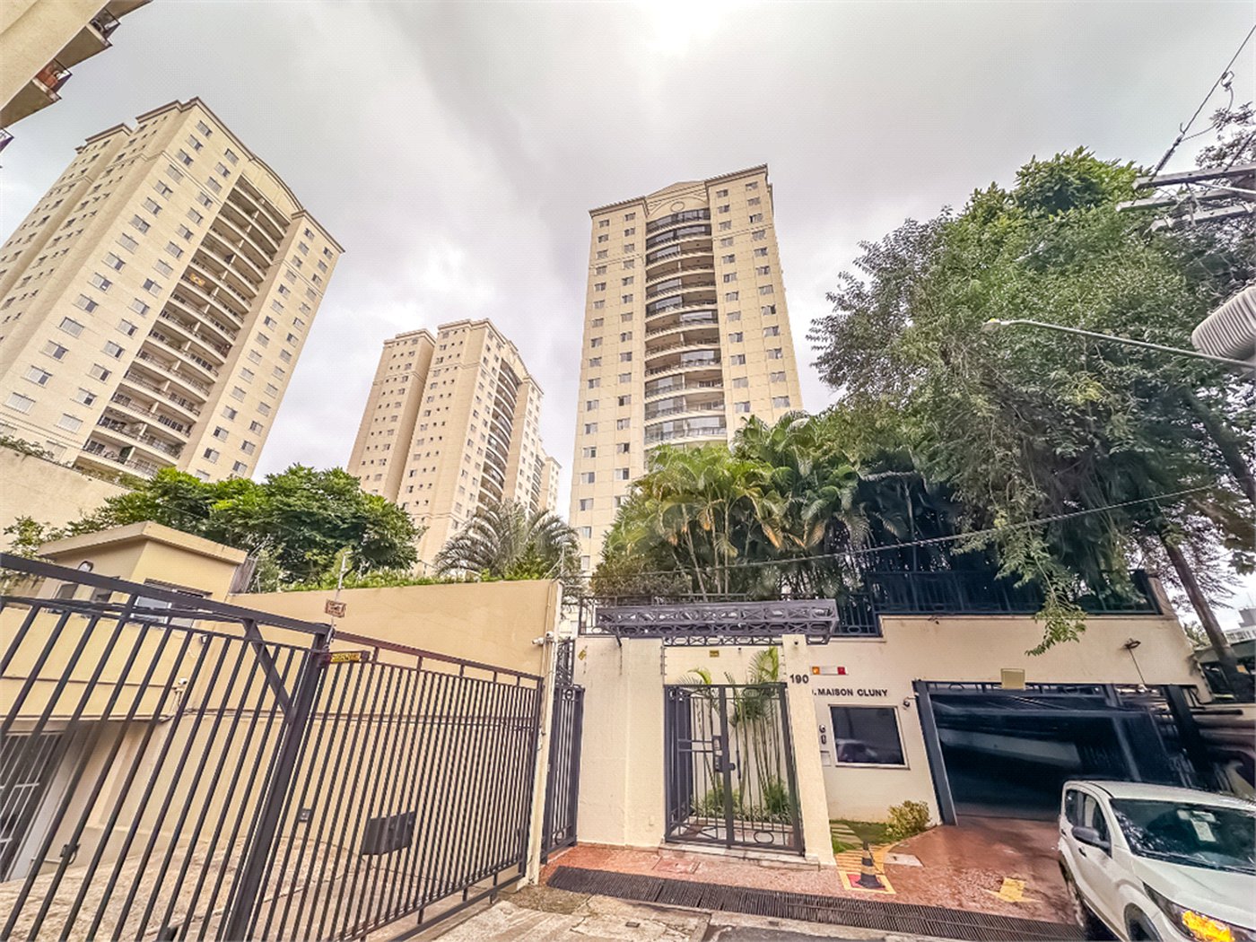 Apartamento à venda com 3 quartos, sendo 1 suíte, em Vila Sofia, São Paulo, SP