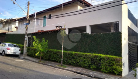Casa à venda com 3 quartos, sendo 1 suíte,  no condomínio Casa de Rua, São Paulo - SP