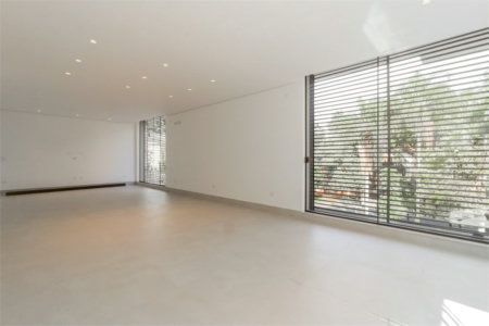 Casa à venda com 4 quartos, sendo 1 suíte,  em Jardim Guedala, São Paulo, SP