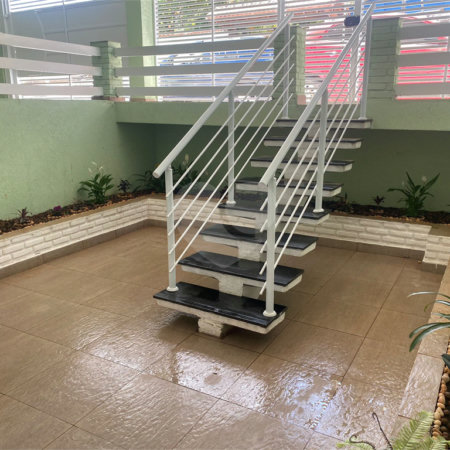 Casa à venda com 3 suítes em Vila Oceania, Poá, SP