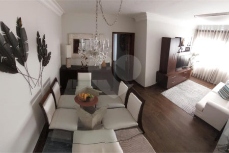 Apartamento de 83m2 no Campo Belo com 3 dorms, 2 banheiros, 1 vaga. Estuda permuta.