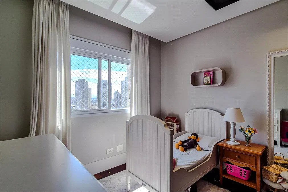 Apartamento à venda com 4 quartos, sendo 3 suítes,  em Vila Romana, São Paulo, SP