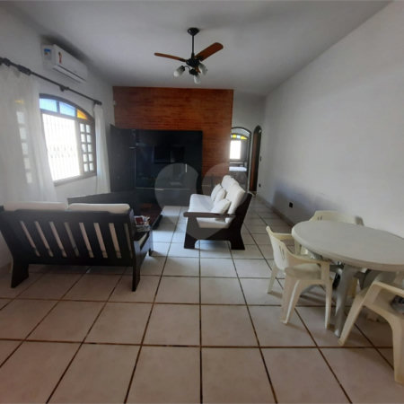Casa à venda com 3 quartos, sendo 1 suíte,  em Jardim Aruan, Caraguatatuba, SP