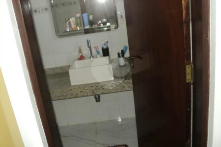 Casa Térrea à venda com 3 suítes em Vila Paulicéia, São Paulo, SP
