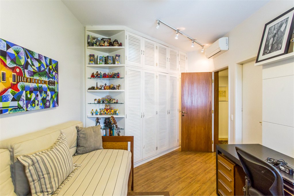 Apartamento à venda com 4 suítes em Real Parque, São Paulo, SP