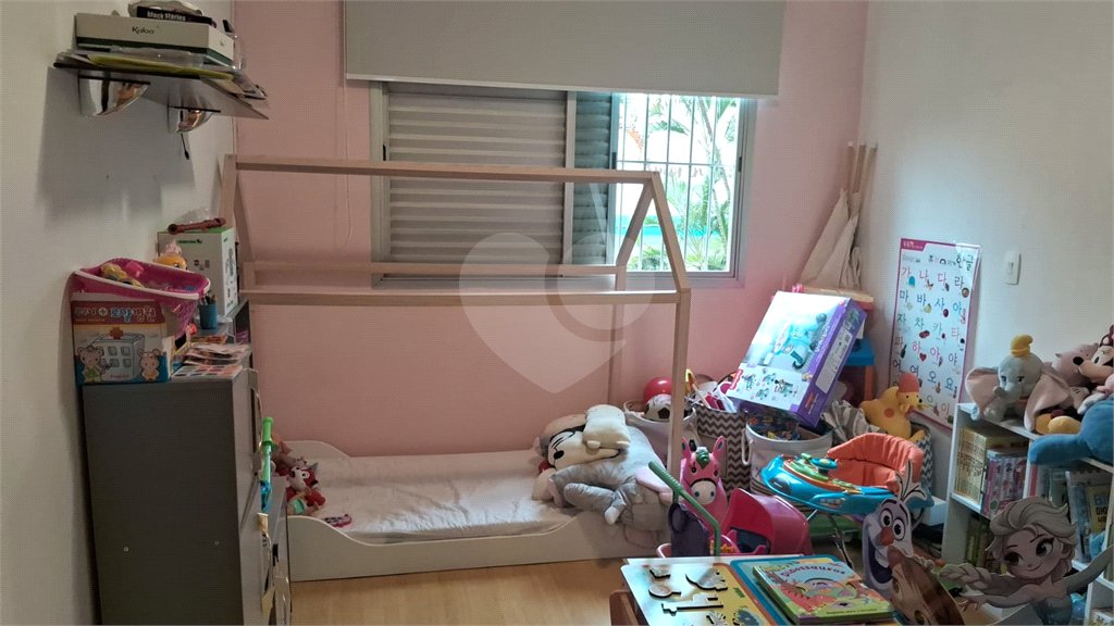 Apartamento a venda na Aclimação com 4 dormitórios e 2 vagas.