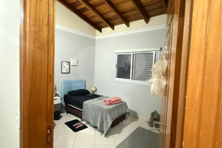 Sobrado à venda com 6 quartos, sendo 2 suítes, em Vila Áurea, Poá, SP