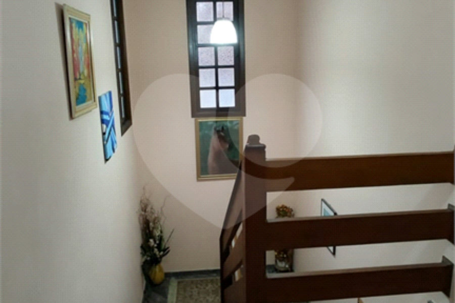 Casa à venda com 4 quartos, sendo 1 suíte, no condomínio Parque Suiça, Caieiras - SP