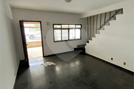 Sobrado à venda com 3 quartos em Vila Nivi, São Paulo, SP