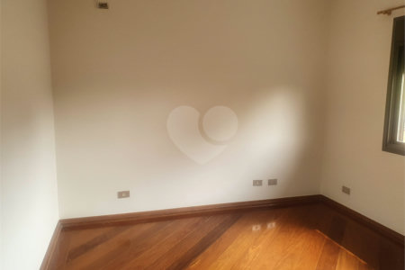 Casa à venda com 4 quartos, sendo 2 suítes,  no condomínio Lake Louise, São Paulo - SP