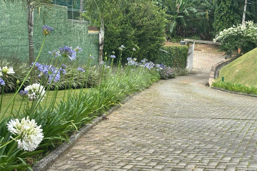 Casa à venda com 4 quartos, sendo 3 suítes, no condomínio Parque Itatiaia, Mairiporã - SP