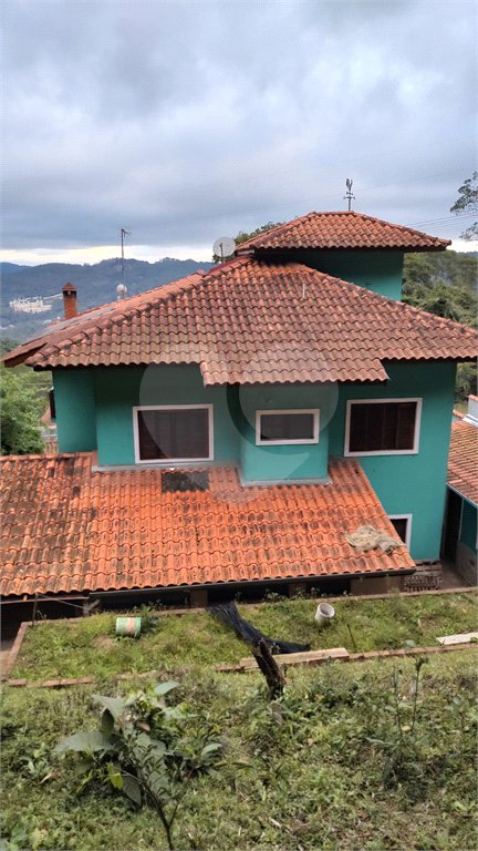 Casa à venda com 4 quartos, sendo 1 suíte, no condomínio Parque Suiça, Caieiras - SP
