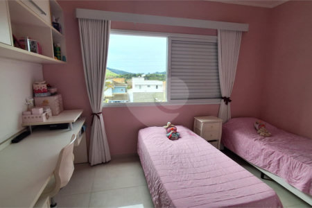 Casa à venda com 3 quartos, sendo 1 suíte, no condomínio Residencial Itatiba Country Club, Itatiba - SP