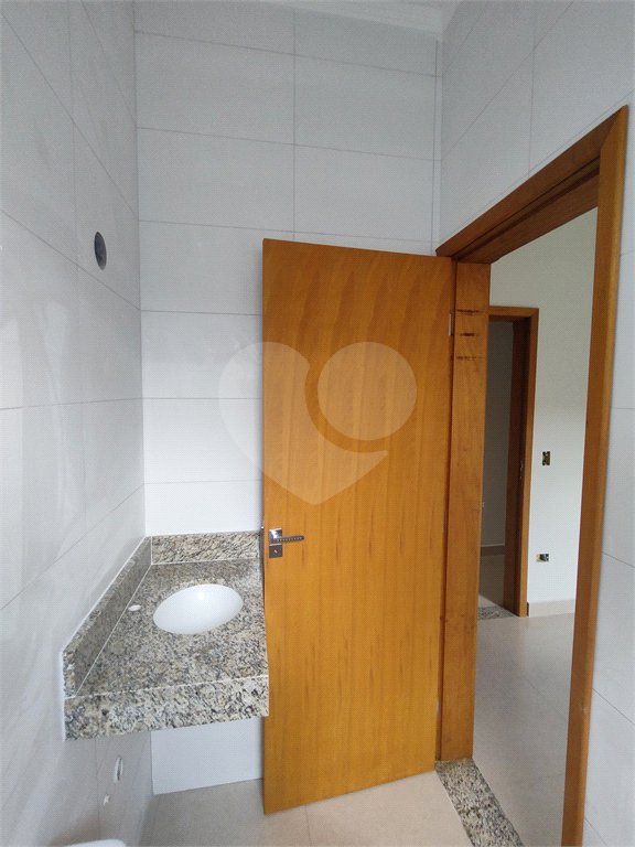 Casa térrea em Atibaia com 3 suítes, sala 2 ambientes, 2 vagas garagem, excelente localização, pronta para morar
