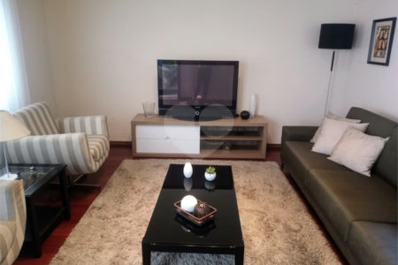 Sobrado à venda com 3 quartos, sendo 1 suíte, no Centro, Biritiba-mirim, SP