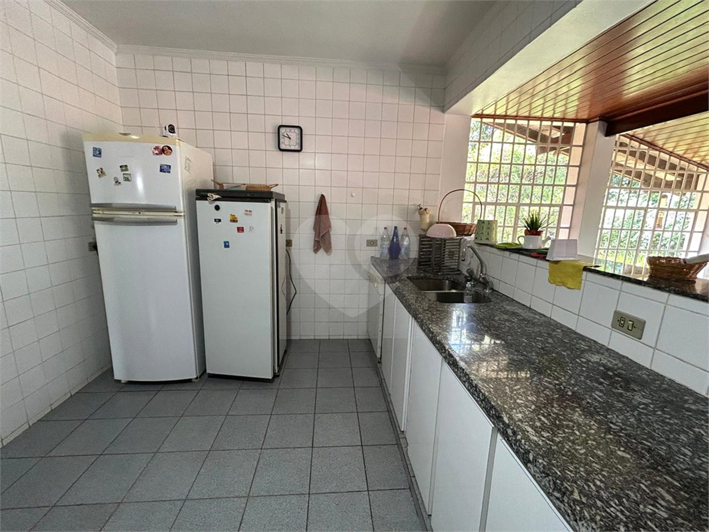 Casa à venda com 5 quartos, sendo 3 suítes, no condomínio Estância Marambaia, Vinhedo - SP