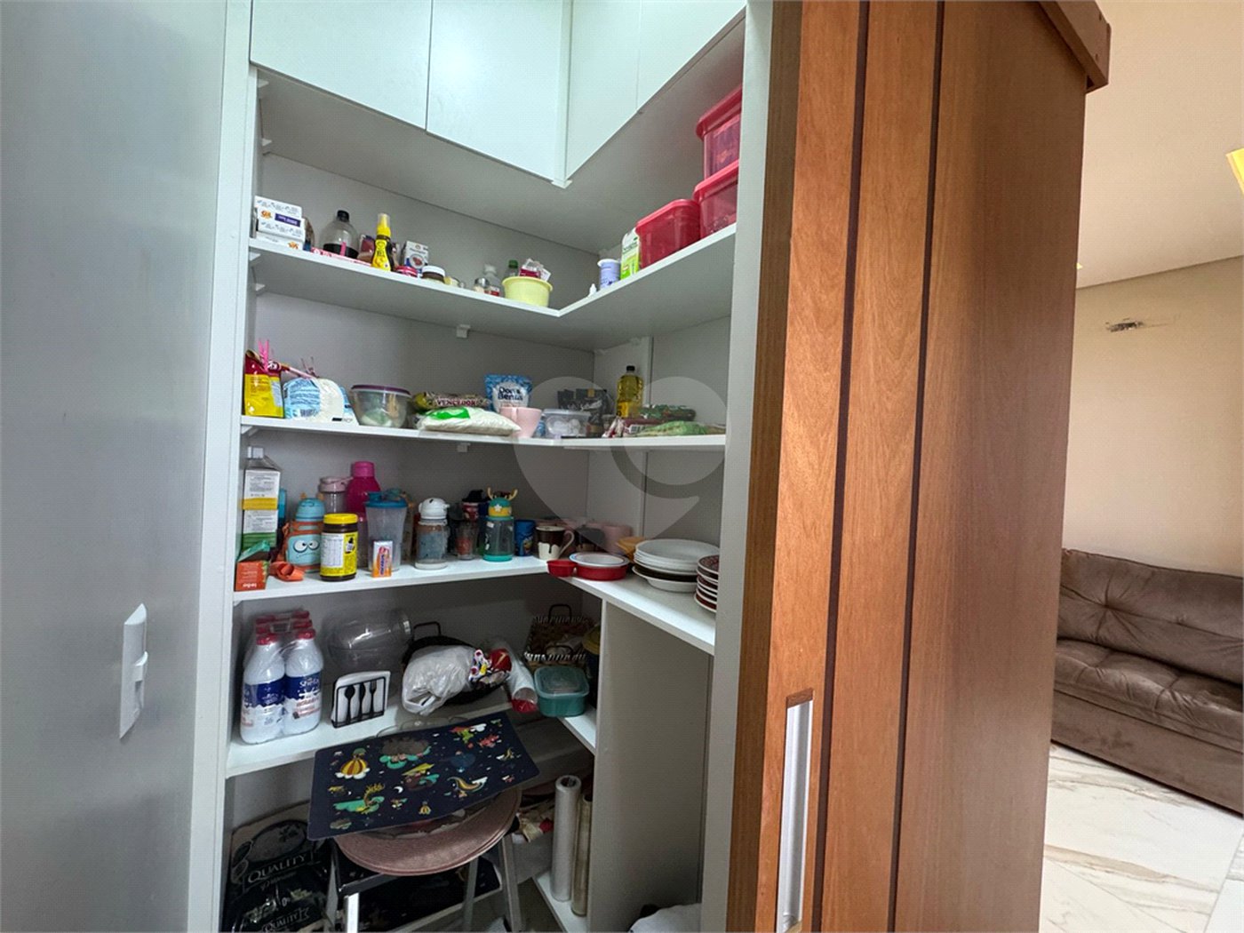 Casa à venda com 4 quartos, sendo 1 suíte,  no condomínio Condomíno Helena Maria, Sorocaba - SP