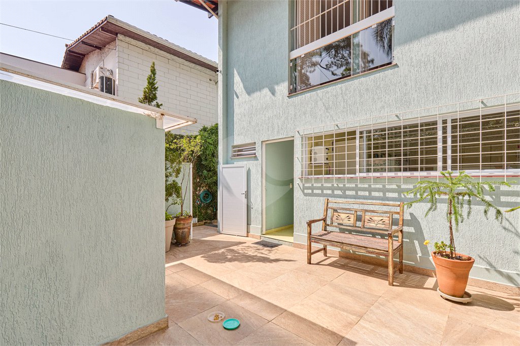 Sobrado à venda com 4 quartos, sendo 1 suíte,  em Jardim Cordeiro, São Paulo, SP