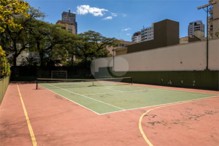 Apartamento à venda com 3 quartos, sendo 1 suíte, em Moema, São Paulo, SP