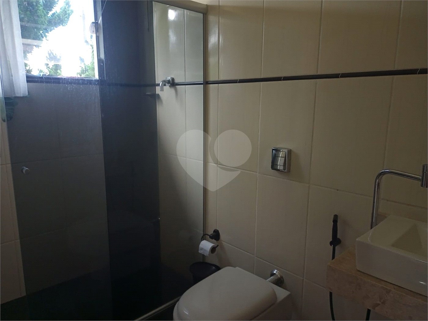 Casa à venda com 4 quartos, sendo 1 suíte,  no condomínio Village da Serra, Araçoiaba da Serra - SP
