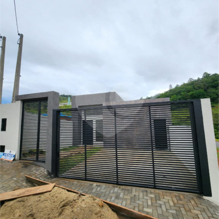 Casa à venda com 3 quartos, sendo 1 suíte, no Centro, Bom Jesus dos Perdões, SP