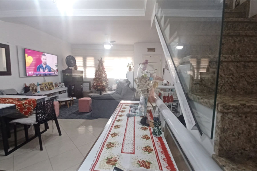 Casa à venda com 3 quartos, sendo 1 suíte, no condomínio Santanna, São Paulo - SP