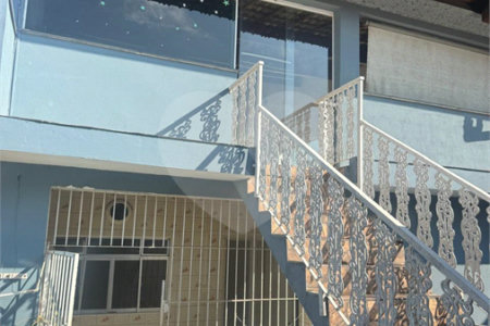 Sobrado à venda com 5 quartos em Bela Vista, Osasco, SP