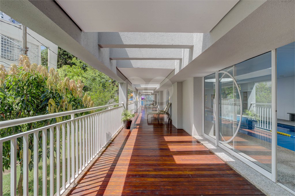Apartamento à venda com 4 quartos, sendo 3 suítes, em Alto da Boa Vista, São Paulo, SP