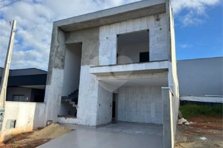 Casa à venda com 3 quartos, sendo 1 suíte,  no condomínio Residencial Marina, Itapetininga - SP