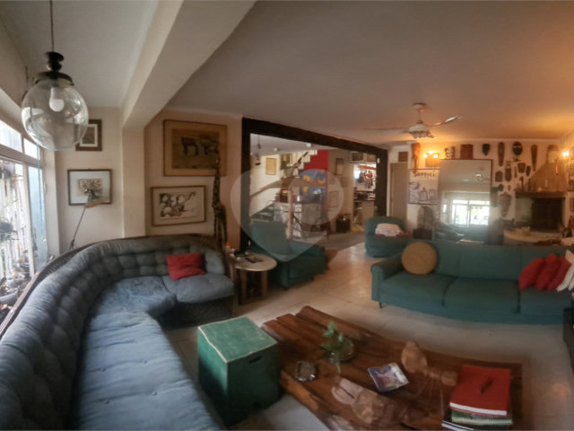 Casa de Vila à venda com 4 quartos, sendo 1 suíte,  em Vila Olímpia, São Paulo, SP