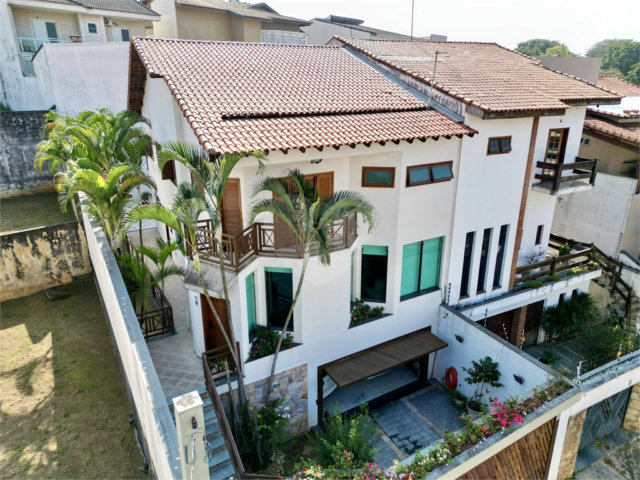 Sobrado à venda com 4 quartos, sendo 1 suíte,  em Tremembé, São Paulo, SP