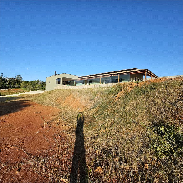 Chácara à venda com 3 quartos, sendo 2 suítes,  em Cocuera, Mogi das Cruzes, SP