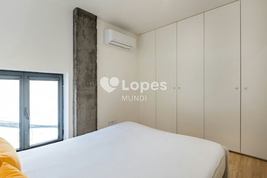 Apartamento T2 Duplex à venda no Bonfim, Porto, Portugal – Mobiliado