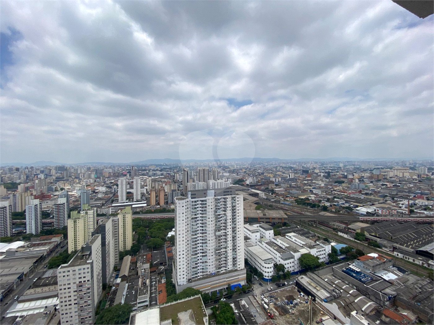 Apartamento com 3 quartos e varanda gourmet próximo do metrô