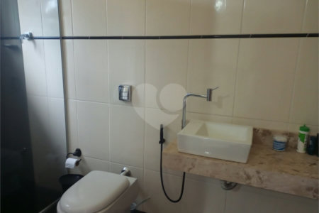 Casa à venda com 4 quartos, sendo 1 suíte,  no condomínio Village da Serra, Araçoiaba da Serra - SP