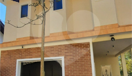 Casa à venda com 3 quartos, sendo 2 suítes,  no condomínio Sausalito, Mairiporã - SP