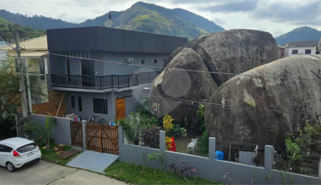 Casa à venda com 3 quartos, sendo 2 suítes,  no condomínio Vale Encantado, Rio de Janeiro - RJ