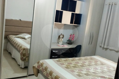 Sobrado à venda com 3 quartos, sendo 1 suíte, em Bosque dos Eucaliptos, São José dos Campos, SP