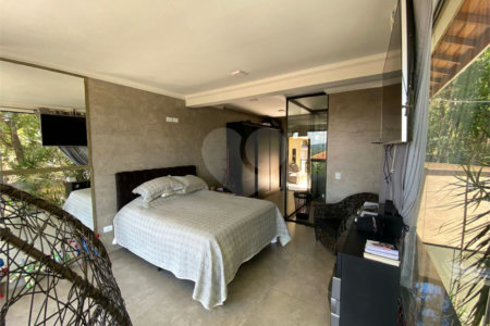 Casa à venda com 4 suítes em Vila Santista, Atibaia, SP