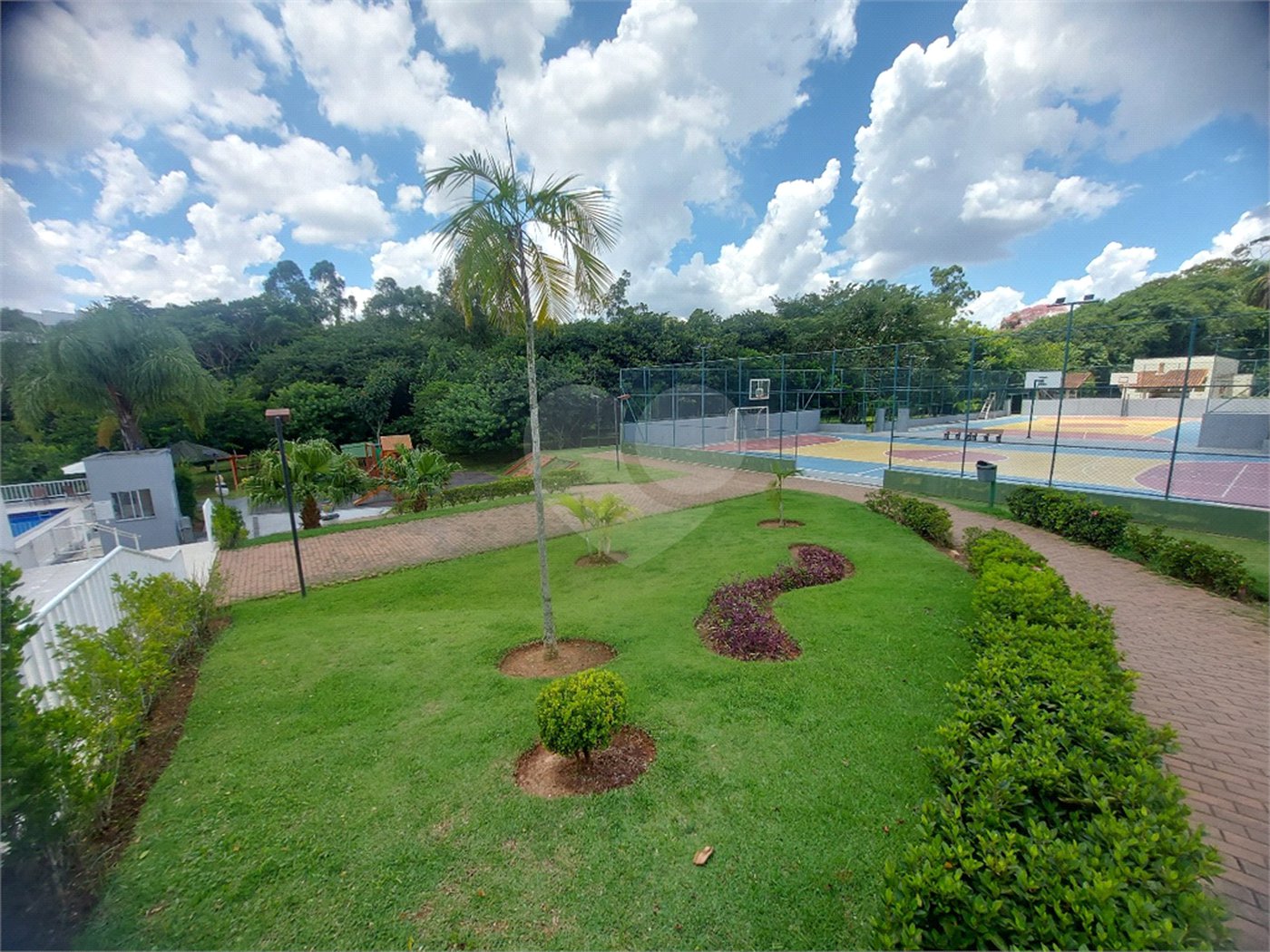 Casa à venda com 2 quartos, sendo 1 suíte, no condomínio Residencial Viva Vida, Cotia - SP
