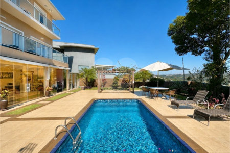 Casa à venda com 3 suítes no condomínio Golf Village, Carapicuíba - SP
