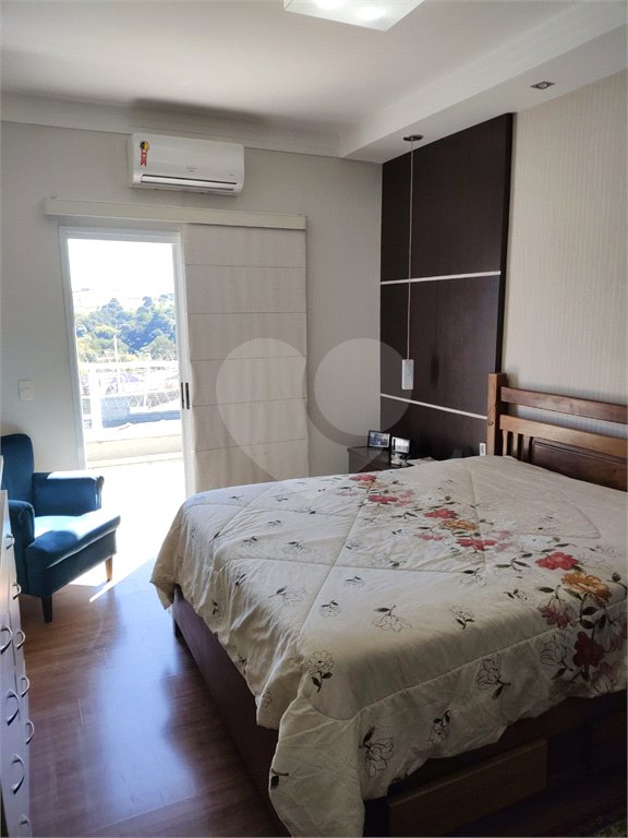 Casa à venda com 3 quartos, sendo 1 suíte,  no condomínio Residencial Jardim das Palmeiras, Vinhedo - SP