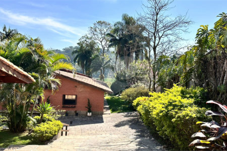 Casa à venda com 8 quartos, sendo 4 suítes, em Eldorado, Diadema, SP