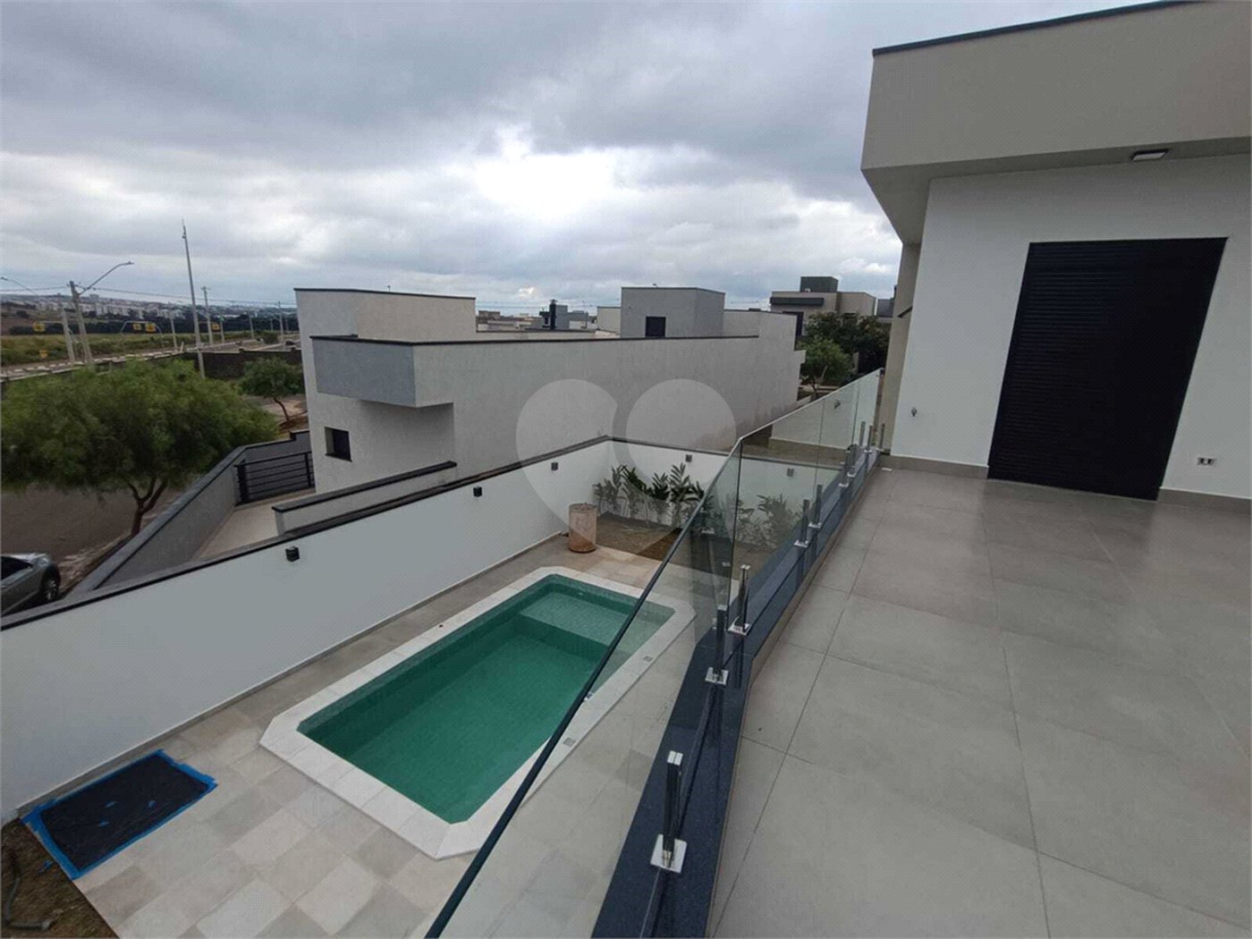 Casa à venda com 3 suítes no condomínio Terras da Estância, Paulínia - SP