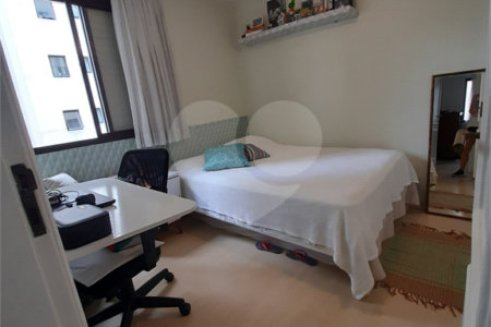 Apartamento à venda com 2 quartos em Moema, São Paulo, SP