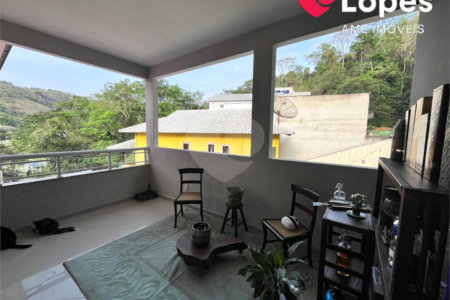 Casa à venda com 4 quartos, sendo 3 suítes, no condomínio Fazenda Cantagalo, Rio de Janeiro - RJ