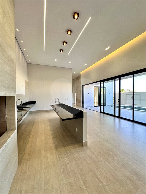 Casa à venda com 3 suítes no condomínio Residencial Florais Itália, Cuiabá - MT
