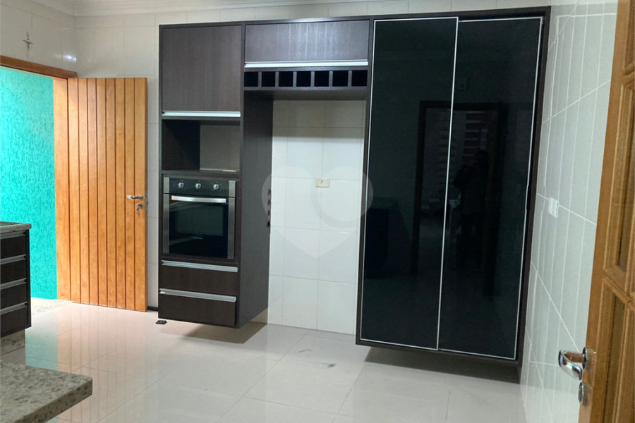 Sobrado à venda com 3 quartos, sendo 1 suíte, em Vila Constança, São Paulo, SP